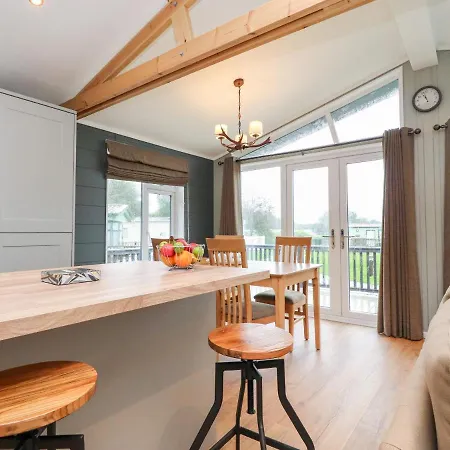 17 The Oaks سكيبتون